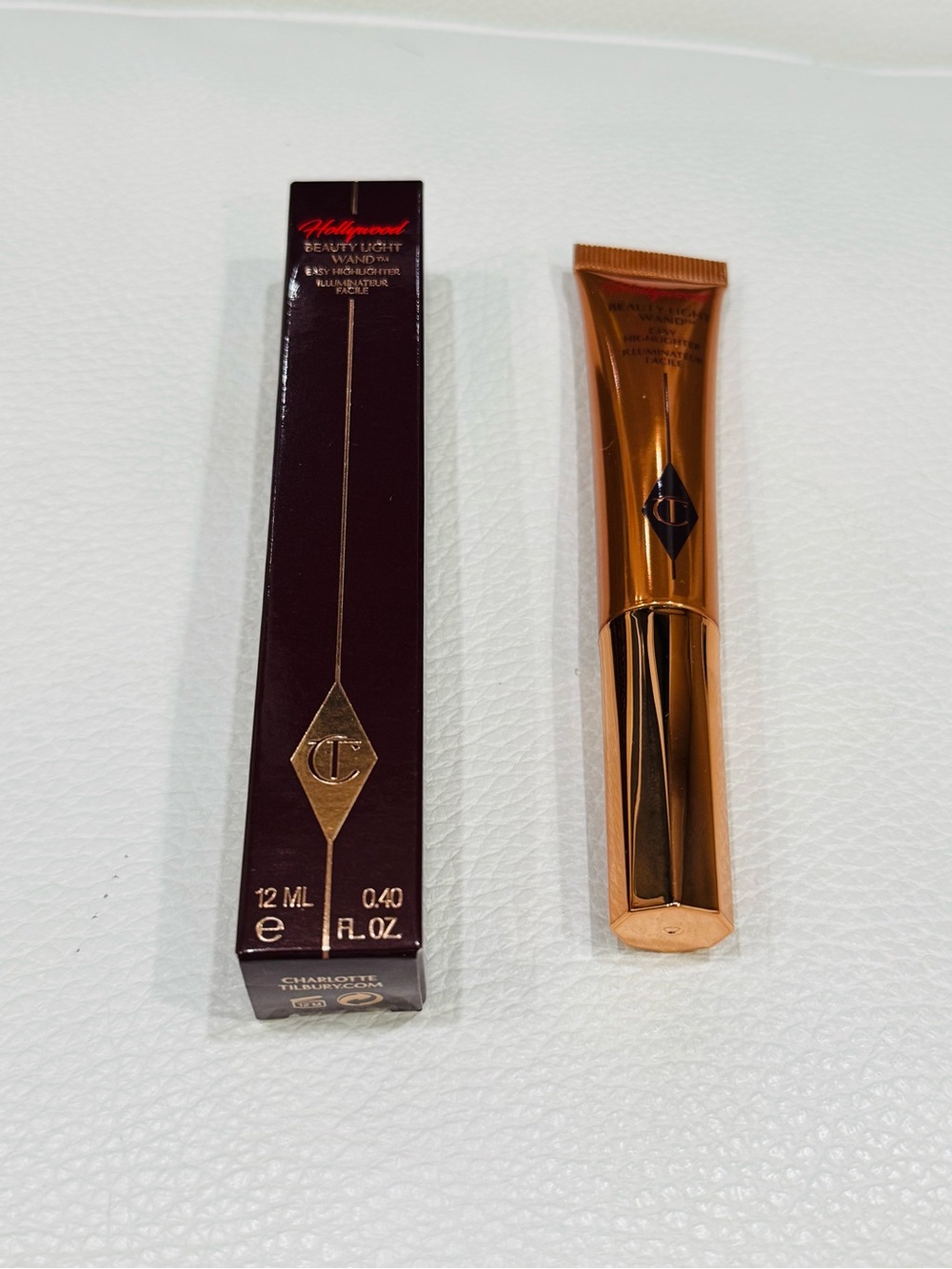 Charlotte Tilbury Illuminating Magic Wand Highlighter in Spotlight New